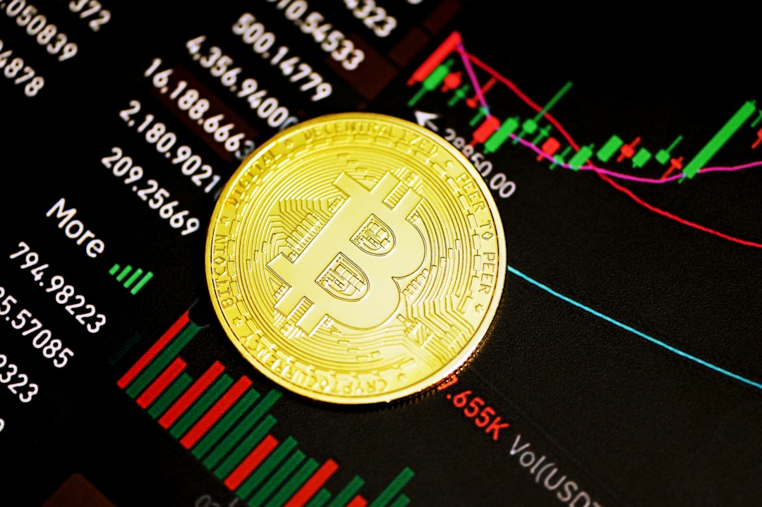Цена на биткоин упала до 8,4 тыс. долларов