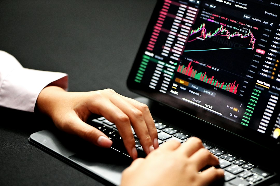 Трафик на крупнейших криптобиржах сократился на 50%