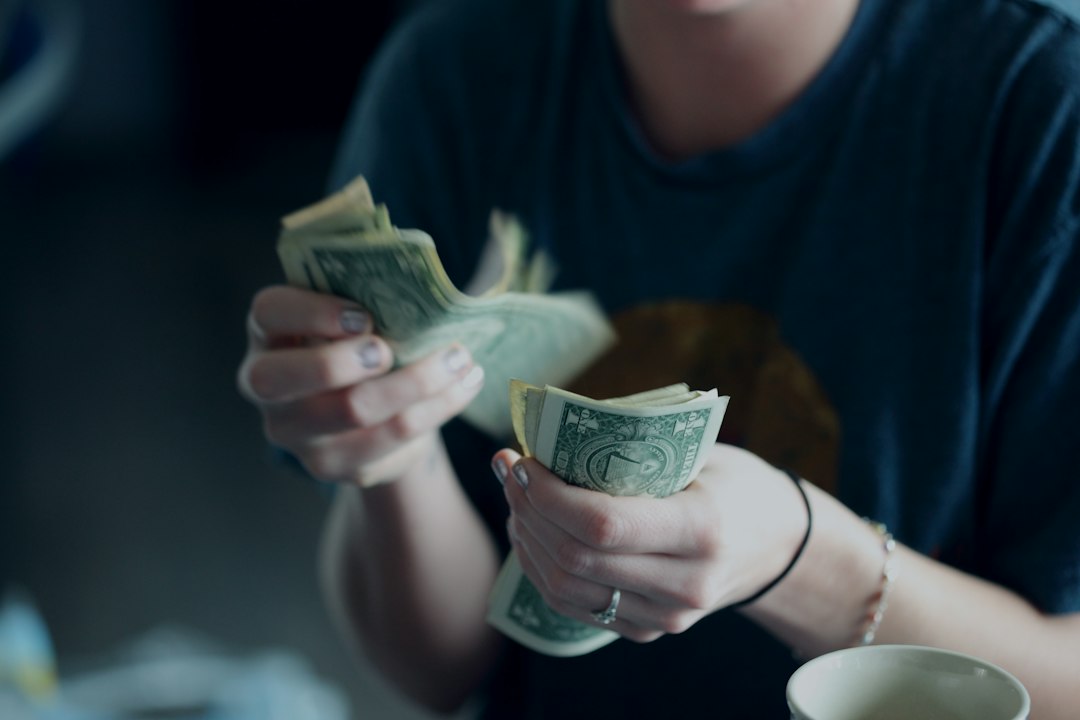 Як вивести гроші з PayPal в Україні 2026: 4 робочі схеми